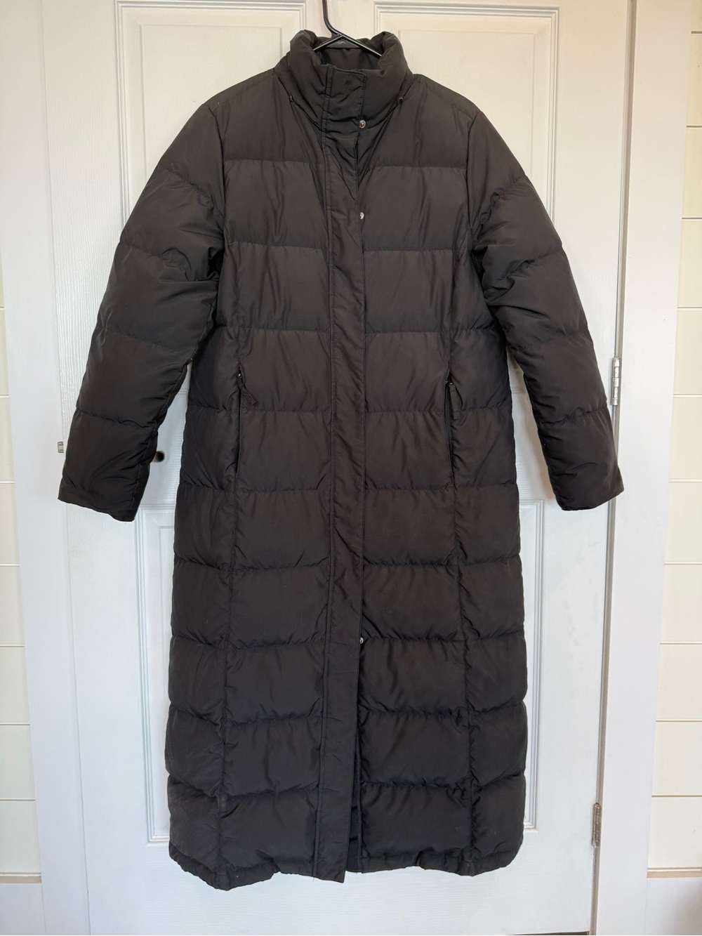 L.L. Bean Down filled puffer coat pockets zips and snaps to fasten. Black